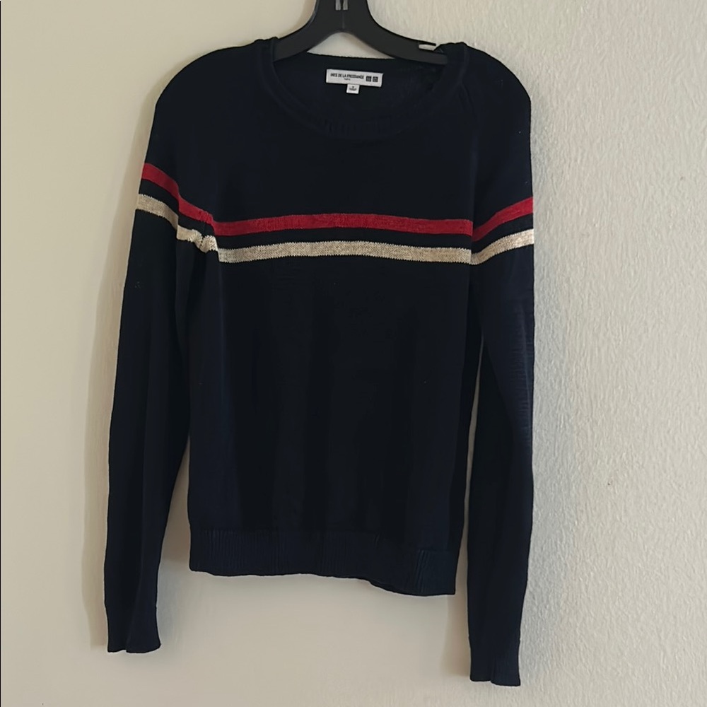 Uniqlo Blue and Red Crew Neck Sweater with Classic Knit Design